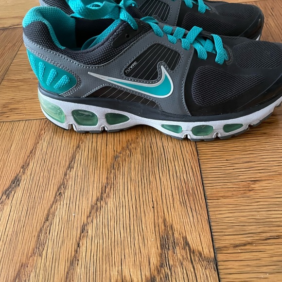 Nike women’s sneakers size 6 - Picture 4 of 4